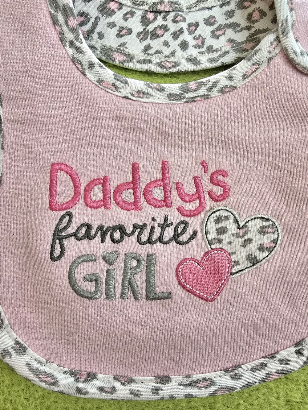 NWT  0-12M  BABY GIRL BIB  Carter's Pink & Gray Daddy's favorite GiRL HEART (Q6)